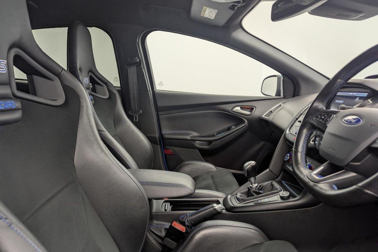 Ford Focus view 3