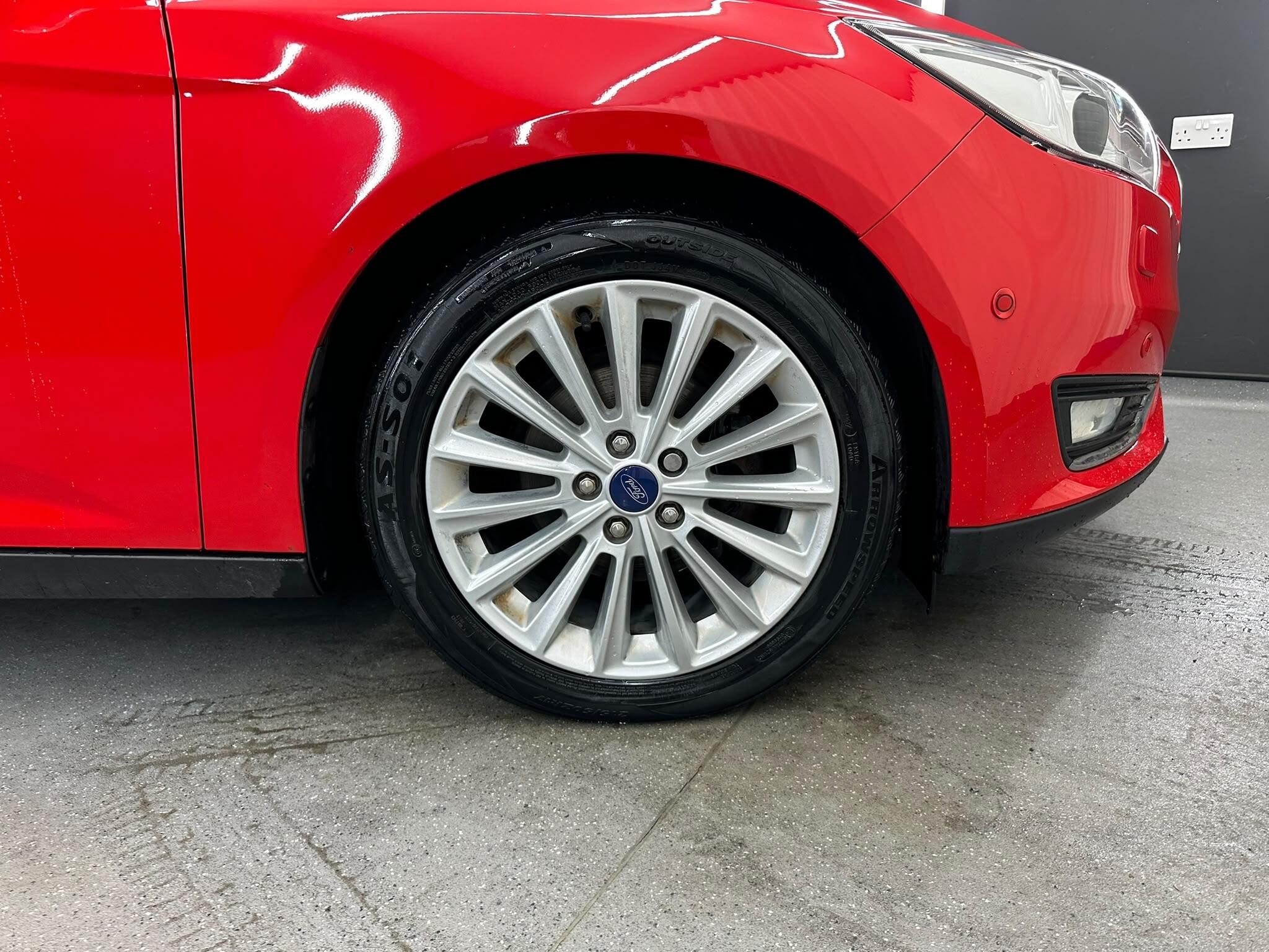 Ford Focus view 19
