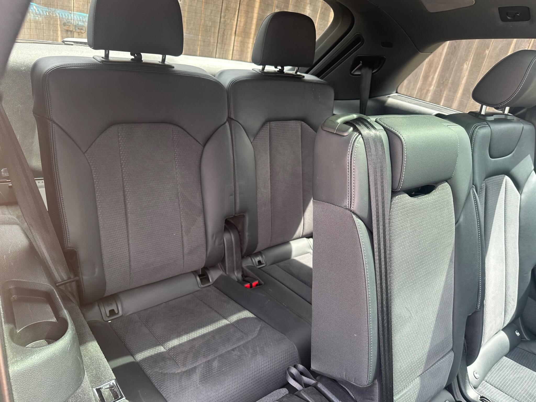 Audi Q7 view 29