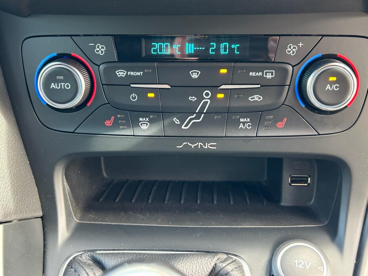 Ford Focus view 32