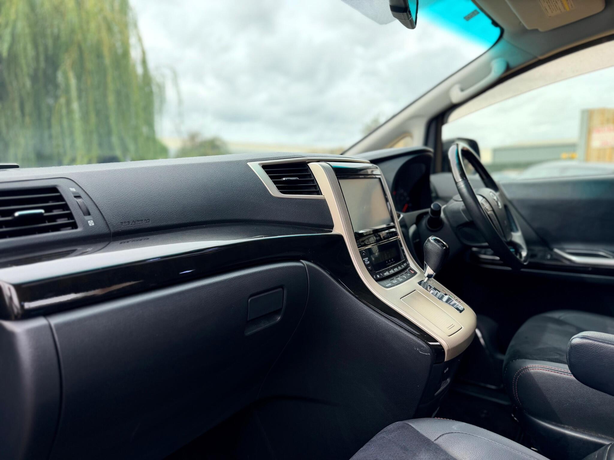 Toyota Vellfire view 5