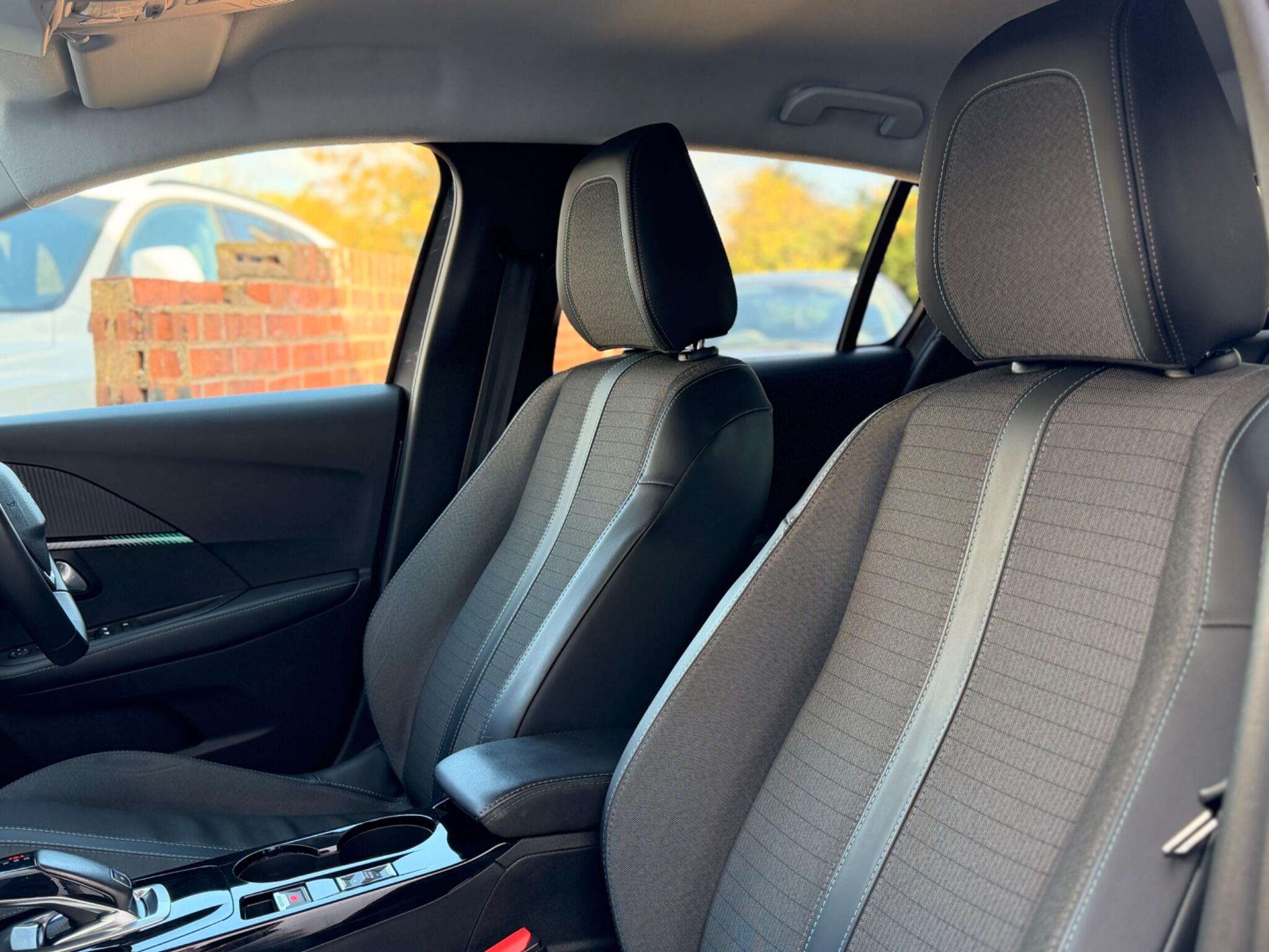 Peugeot 208 view 20