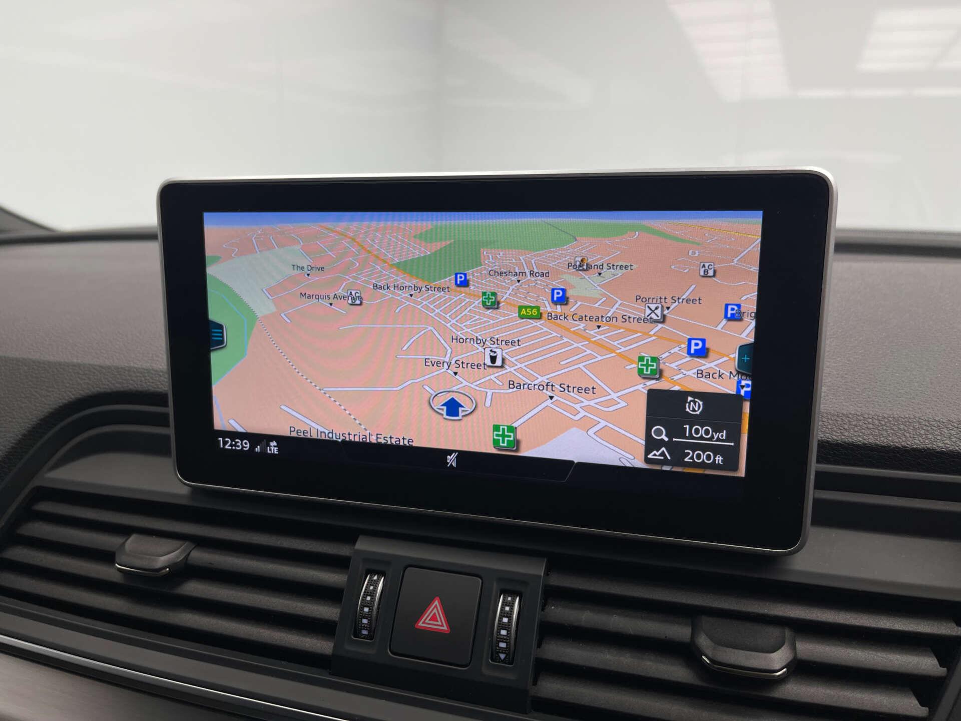 Audi Q5 view 18