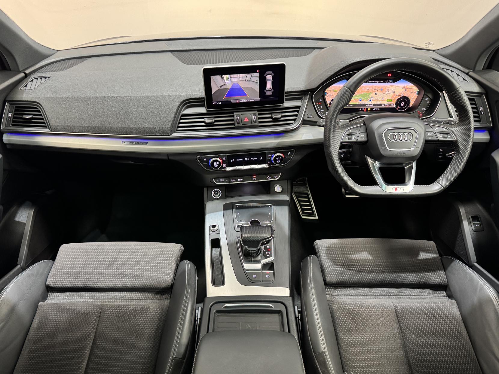 Audi Q5 view 25