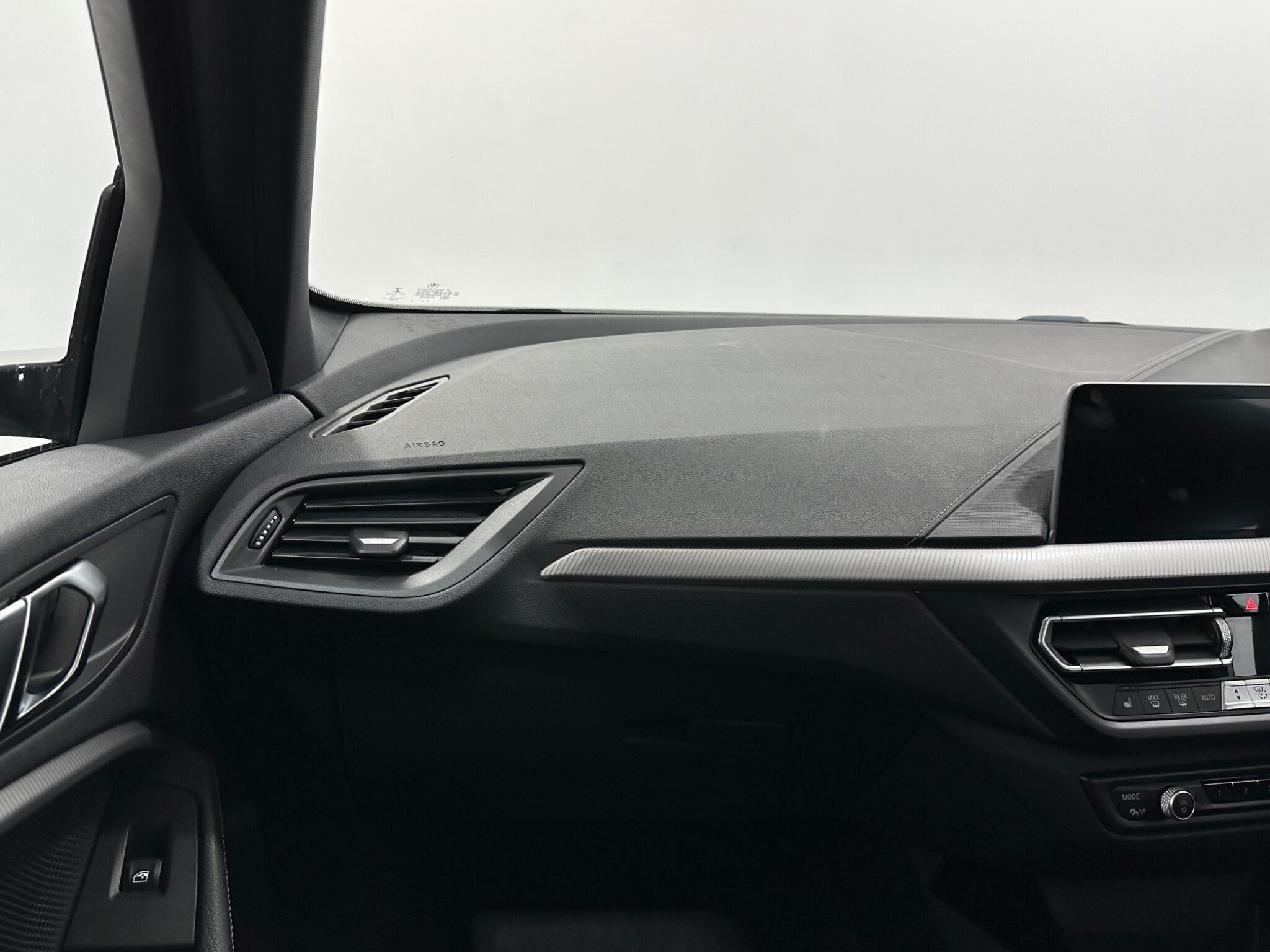 BMW 1 Series view 29