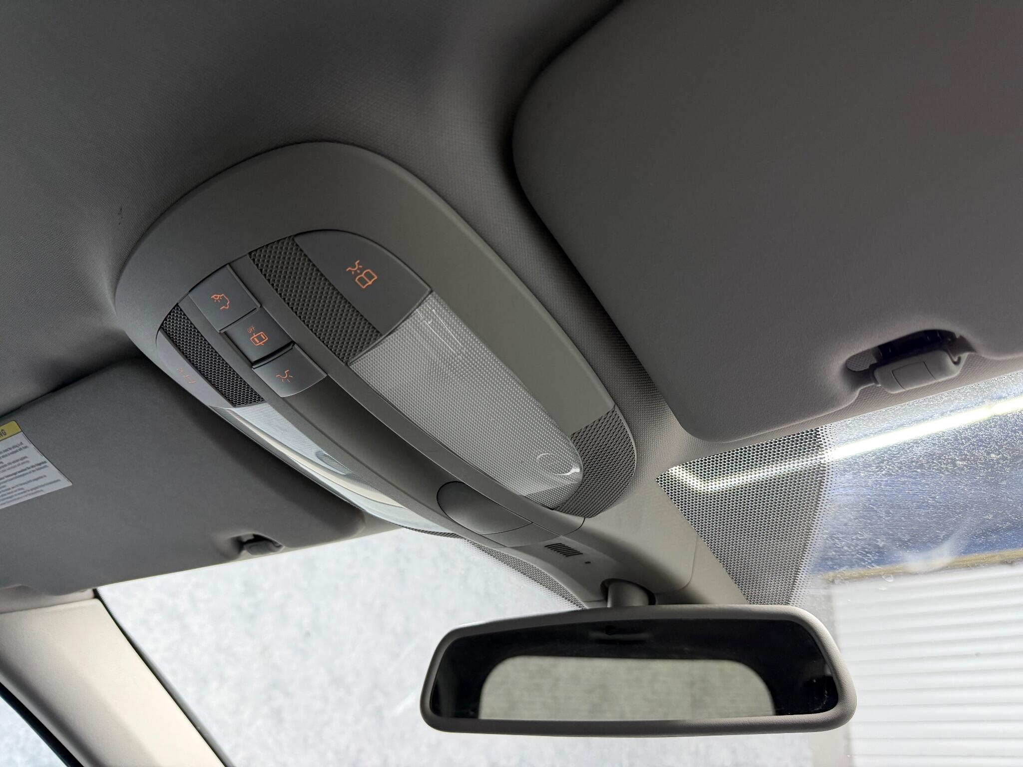 Mercedes-Benz M-Class view 17
