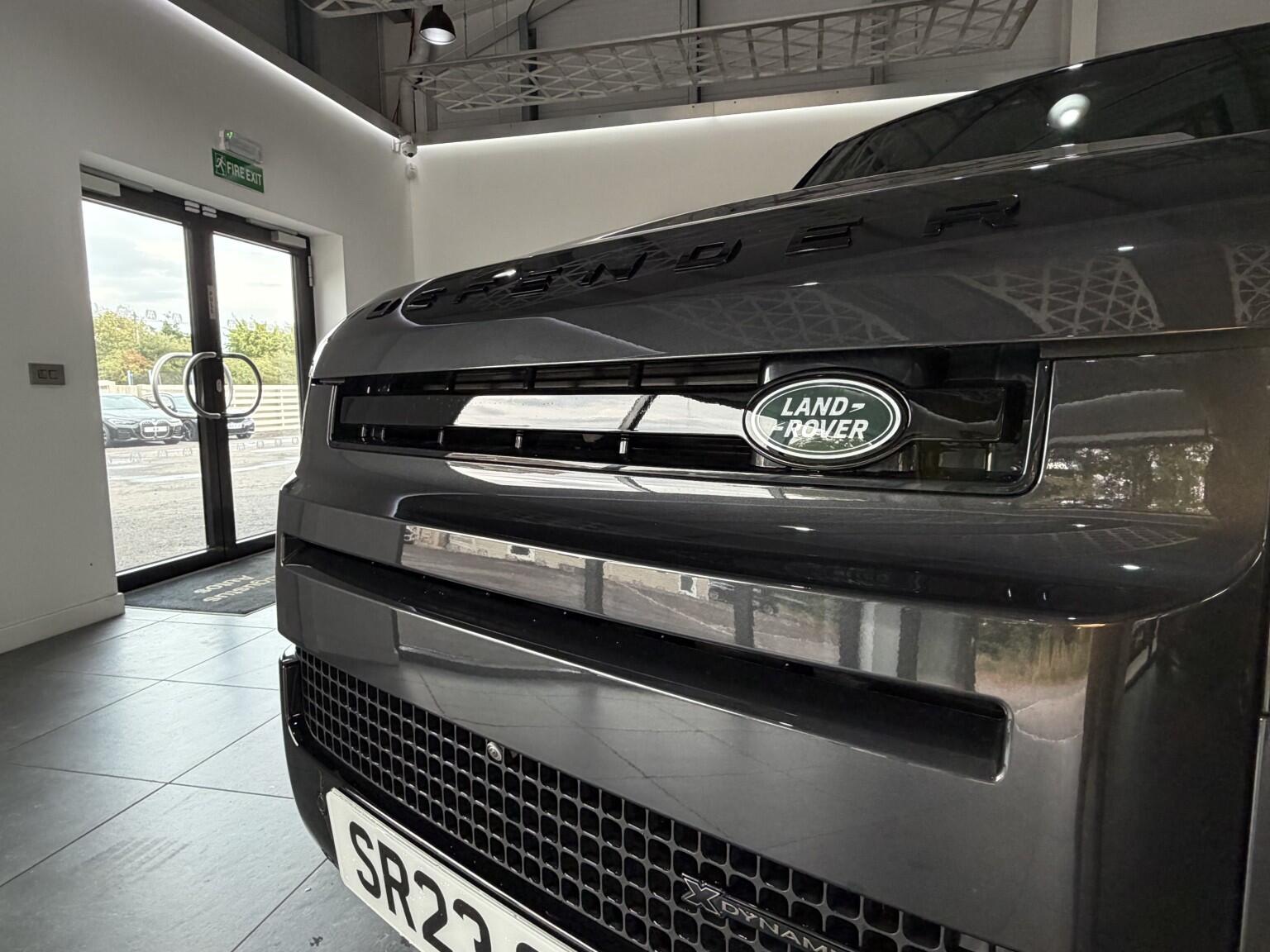 Land Rover Defender 110 view 46