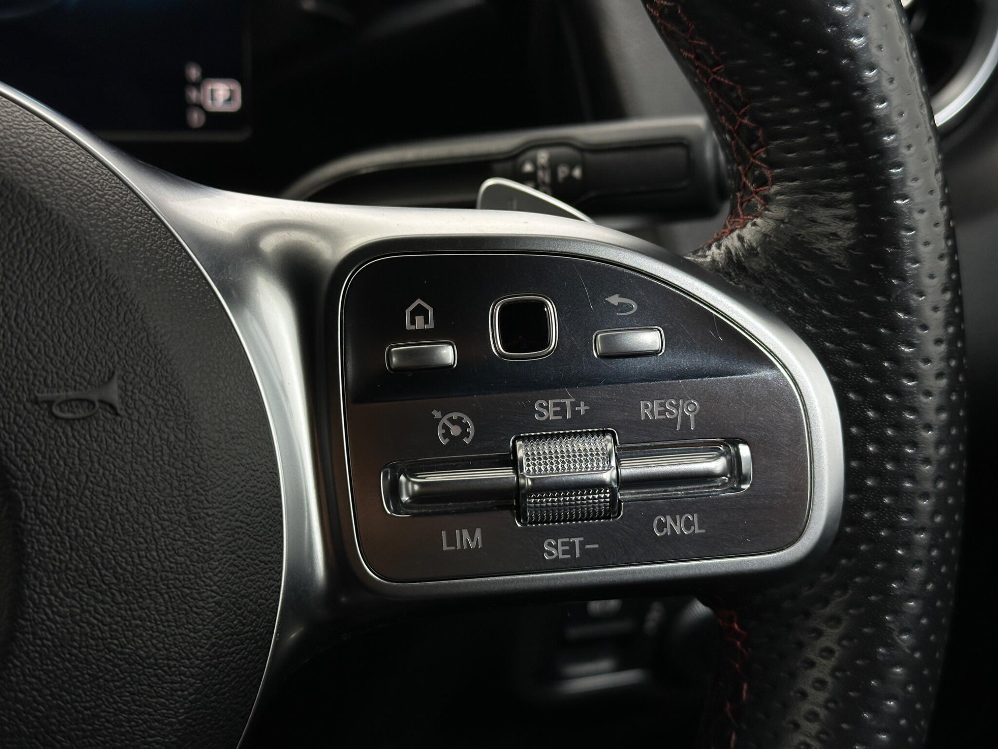 Mercedes-Benz GLB view 16