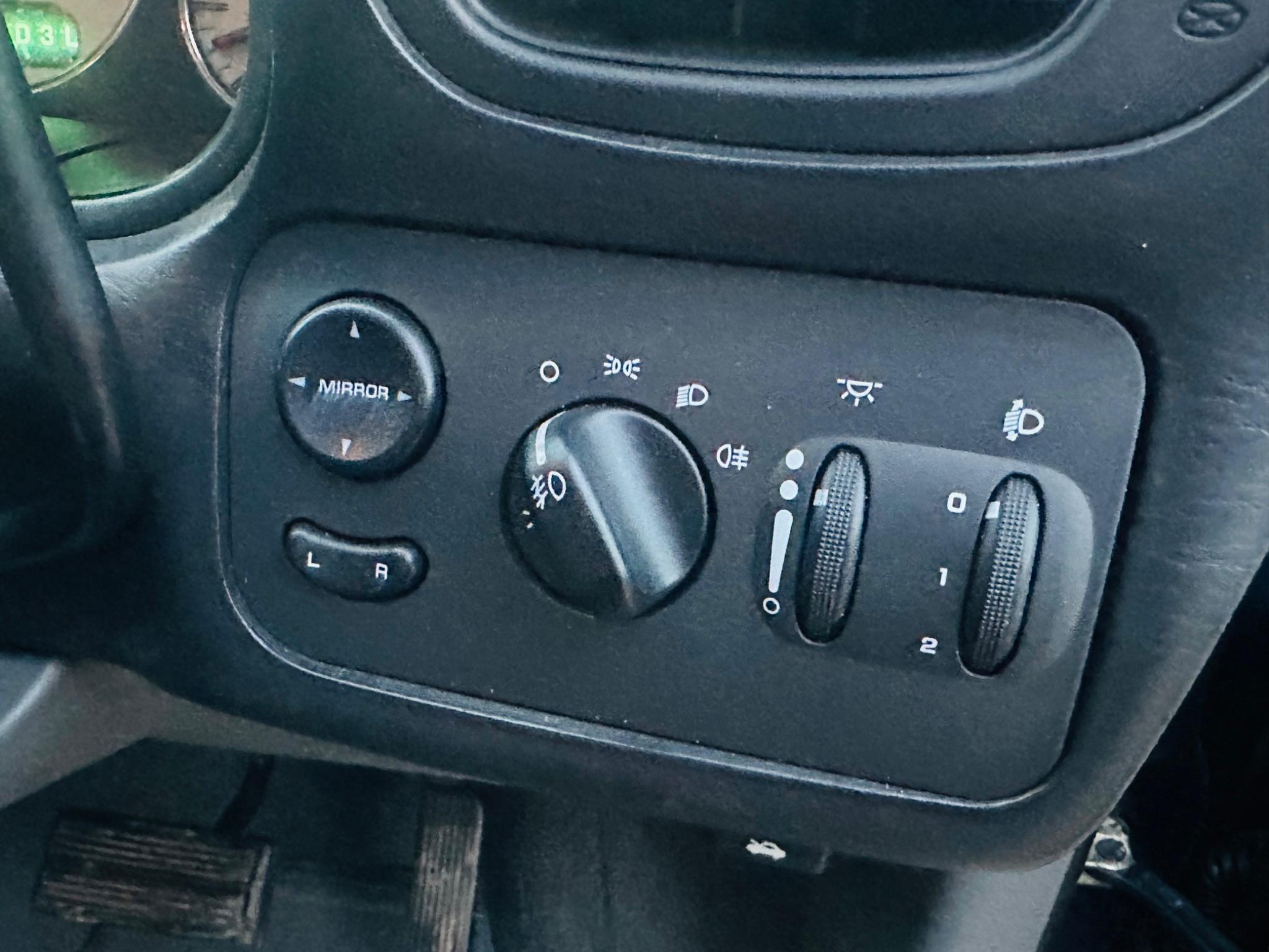 Chrysler Grand Voyager view 18