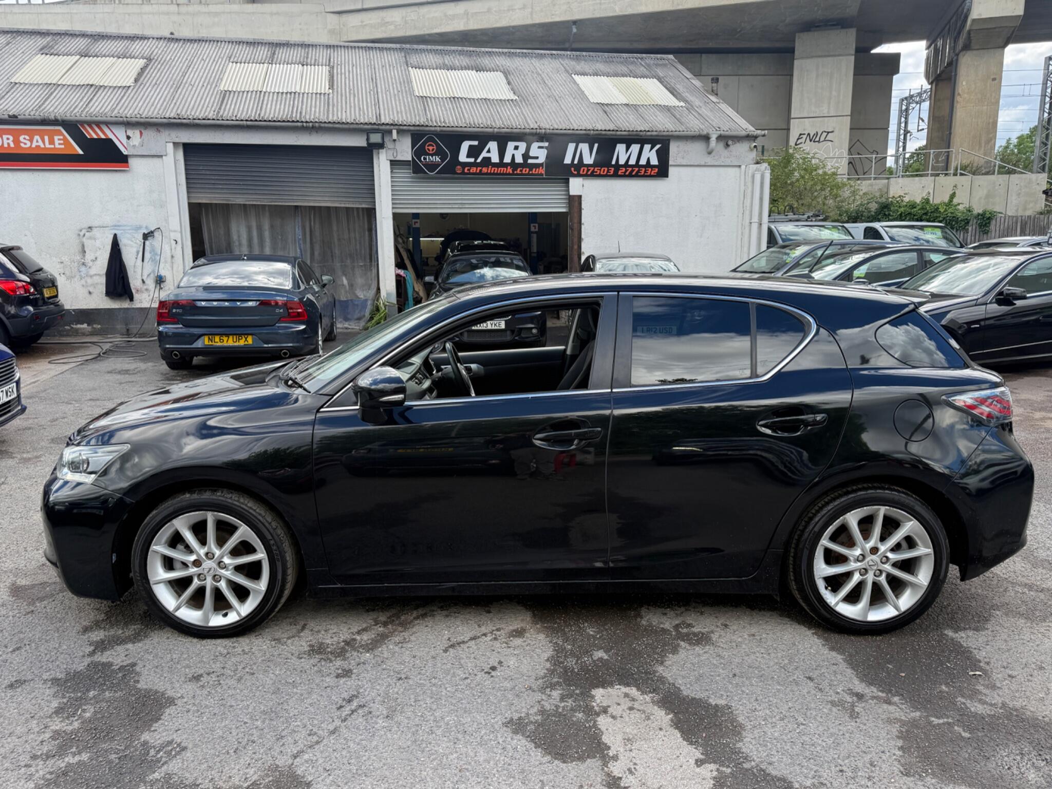 Lexus CT - Image 11