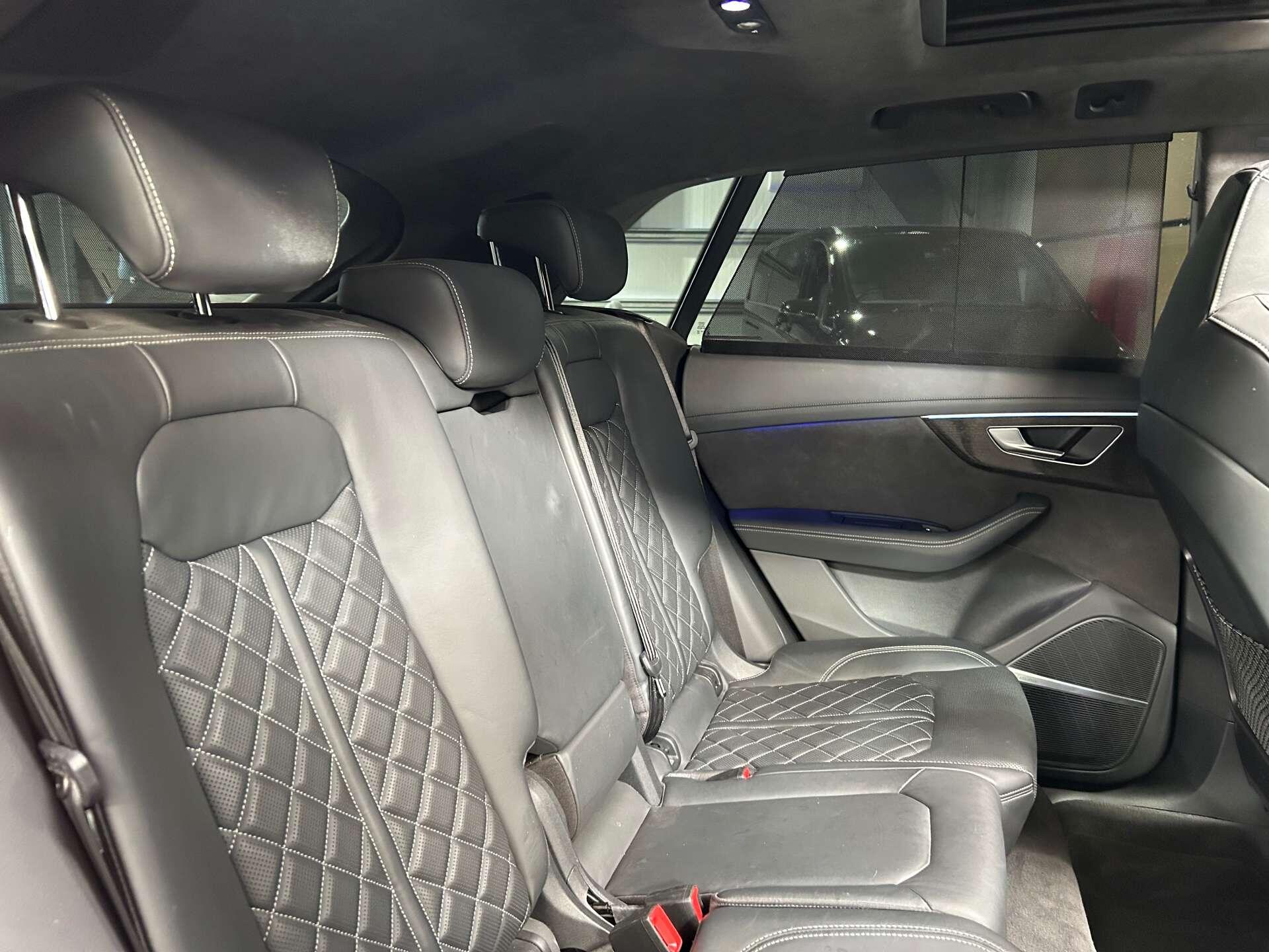 Audi Q8 view 26