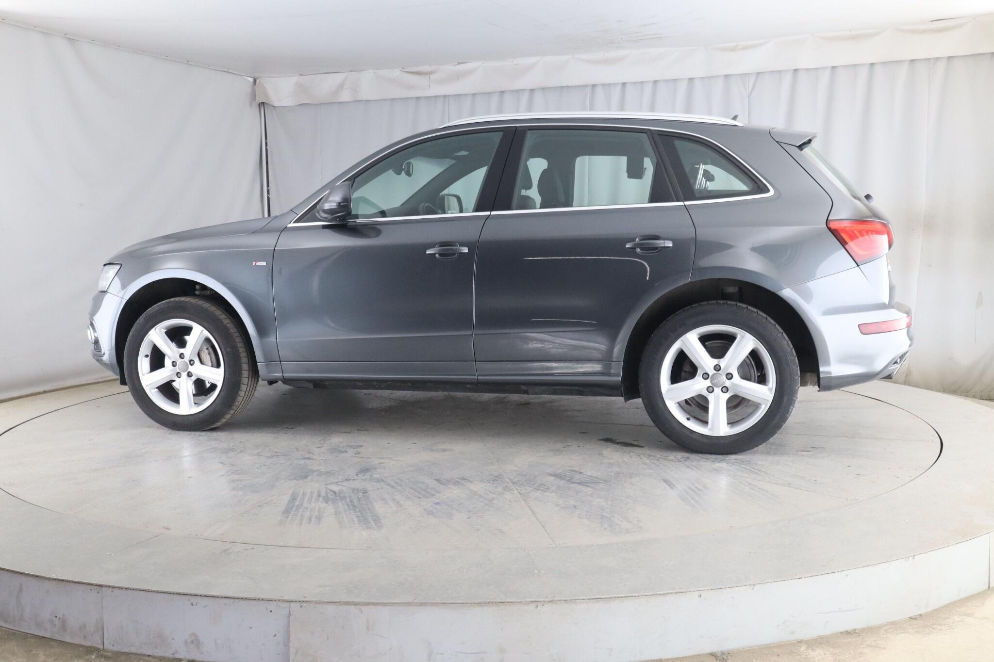 Audi Q5 view 5
