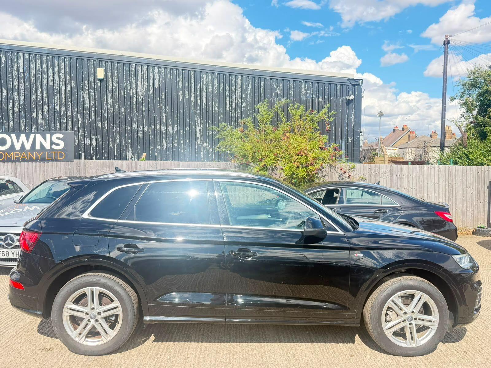Audi Q5 view 7