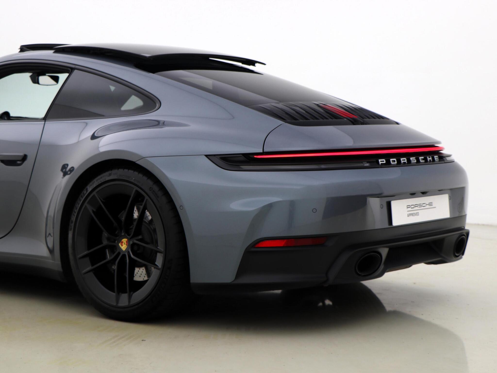 Porsche 911 view 20