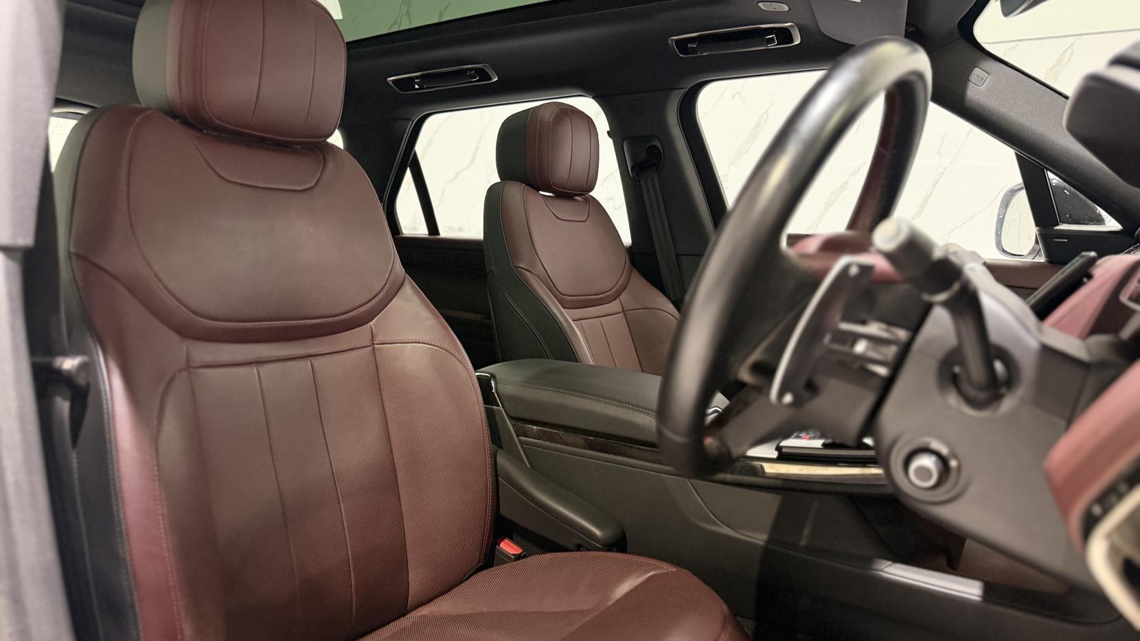 Land Rover Range Rover Sport view 3