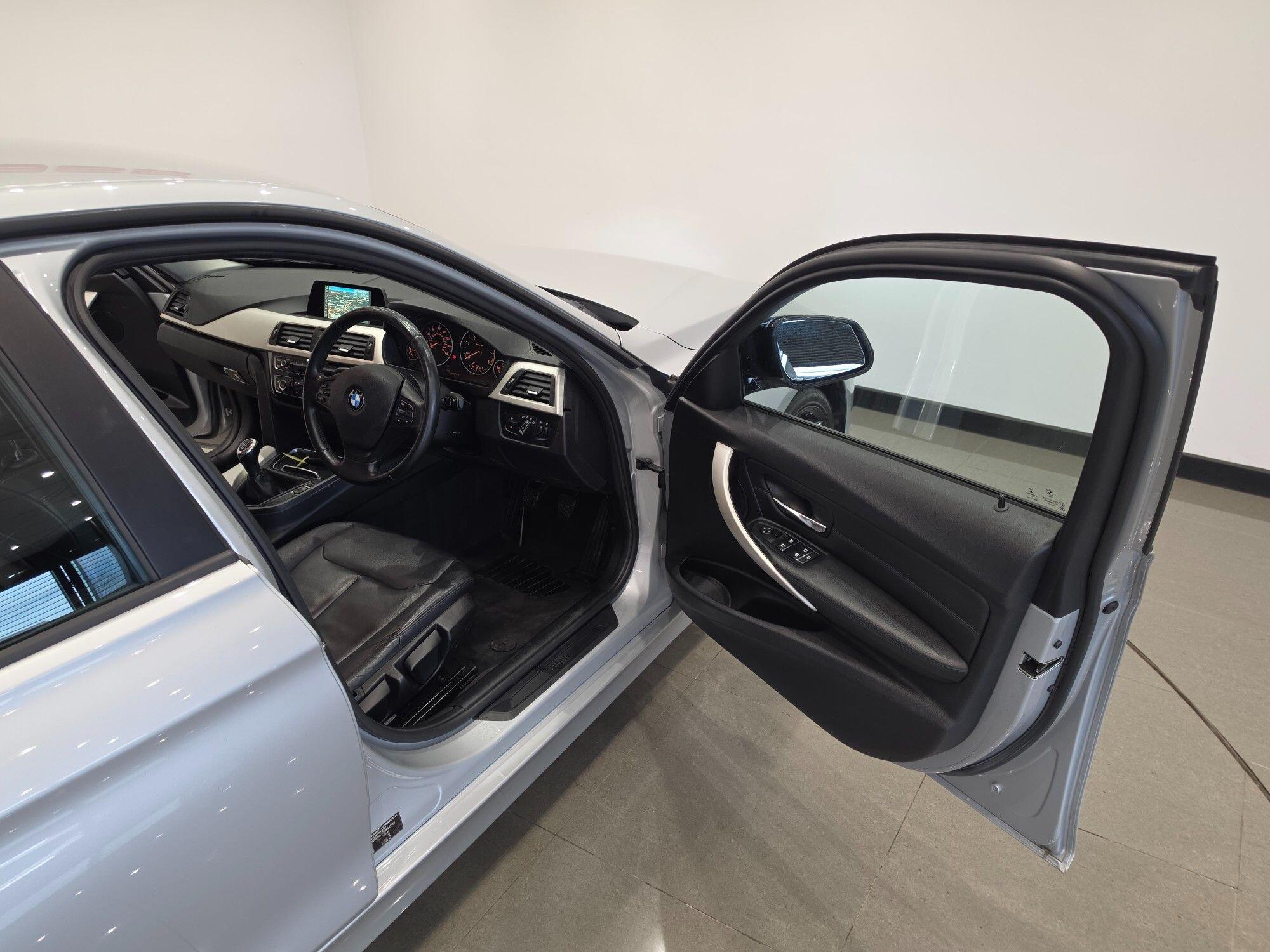BMW 3 Series view 38