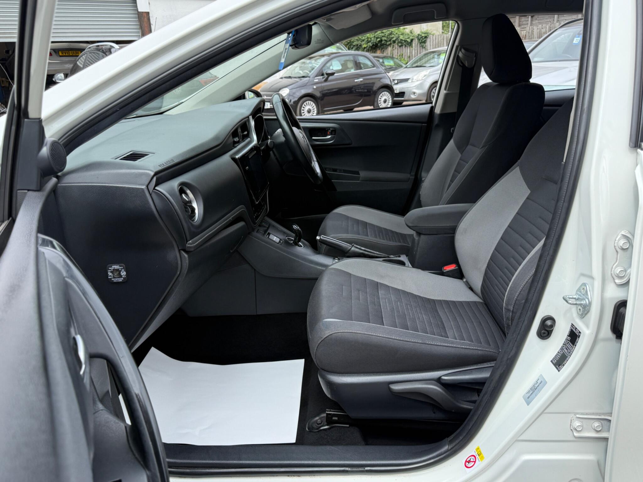 Toyota Auris - Image 42