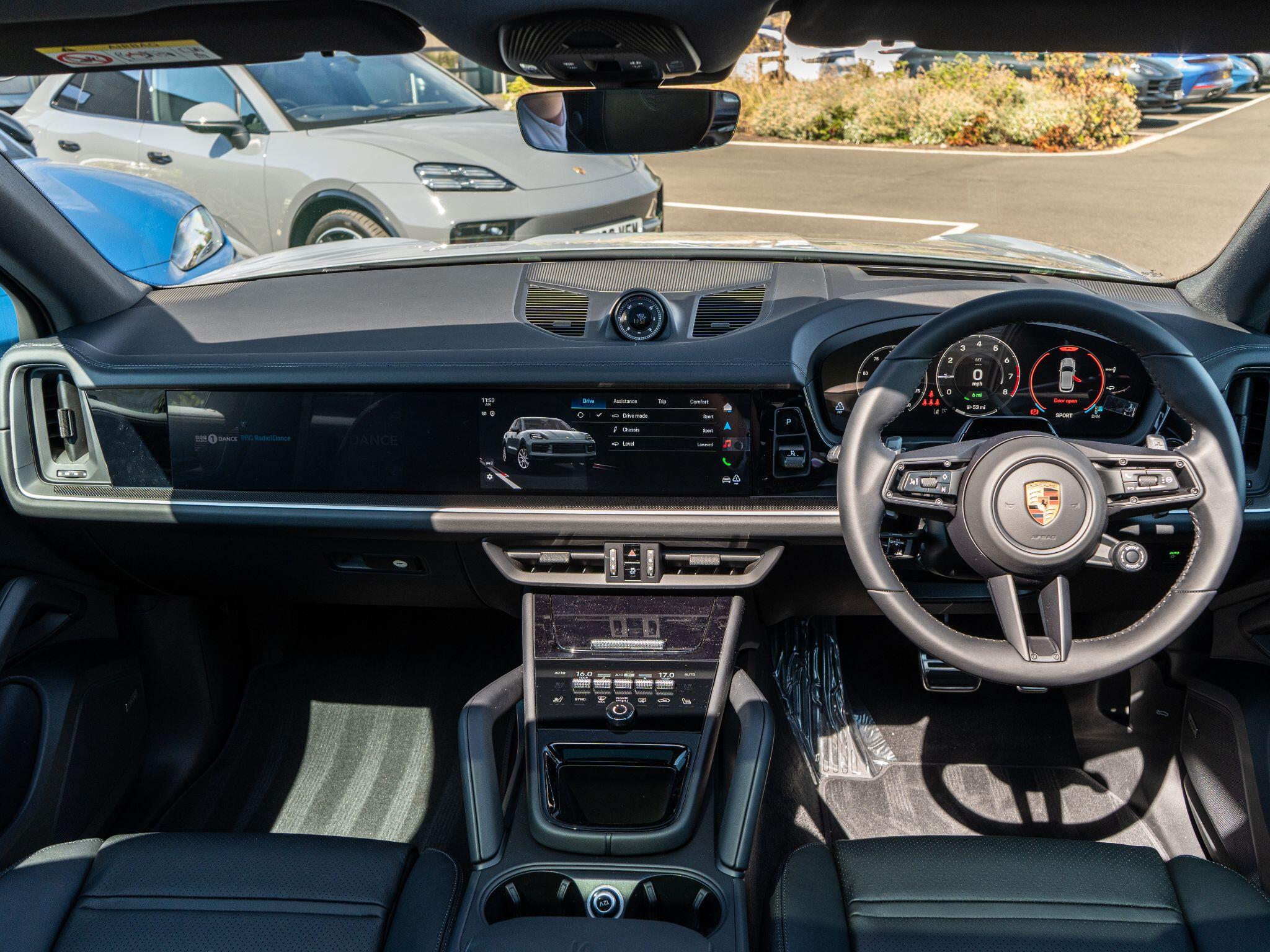Porsche Cayenne view 22