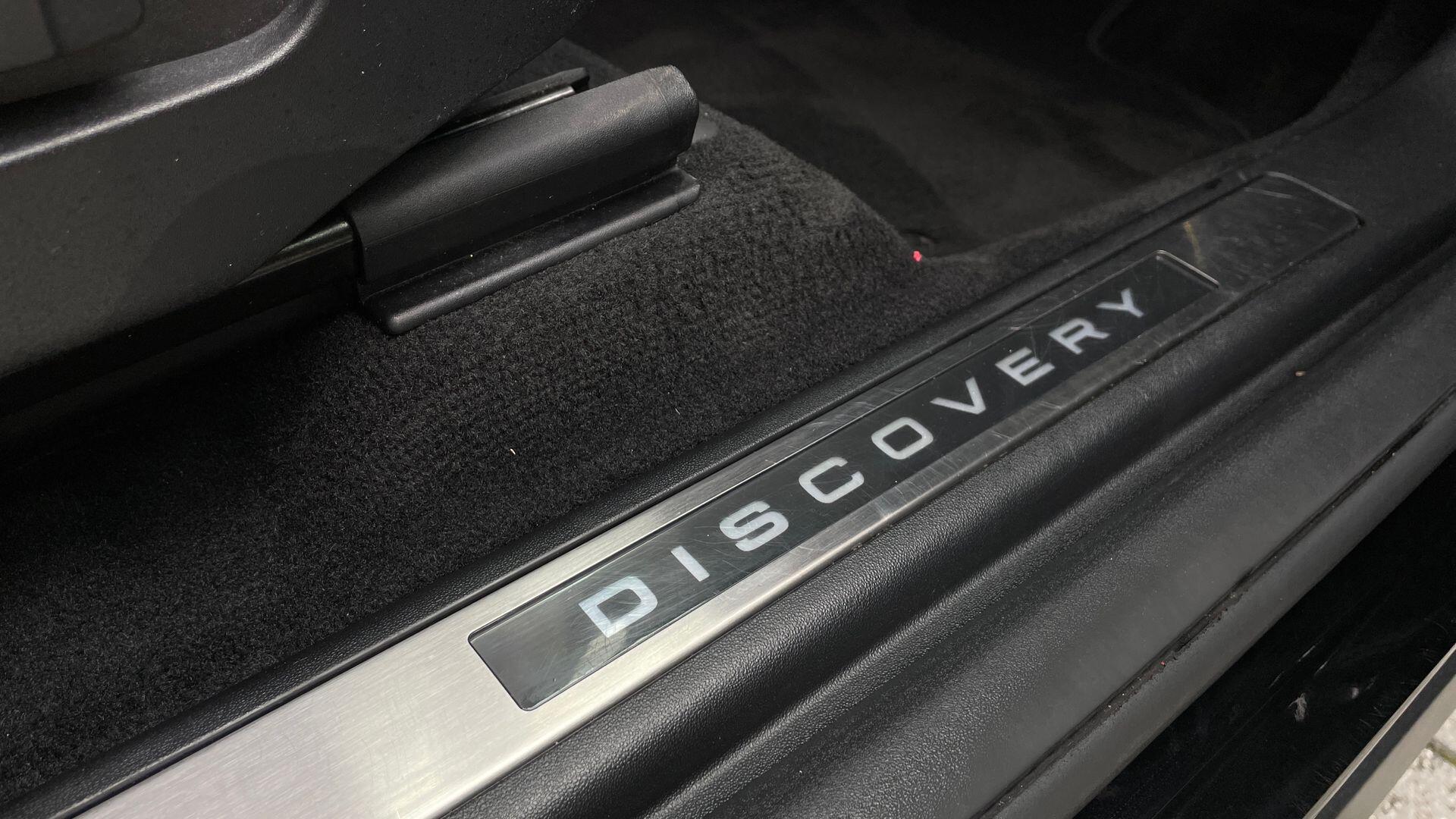 Land Rover Discovery Sport view 34