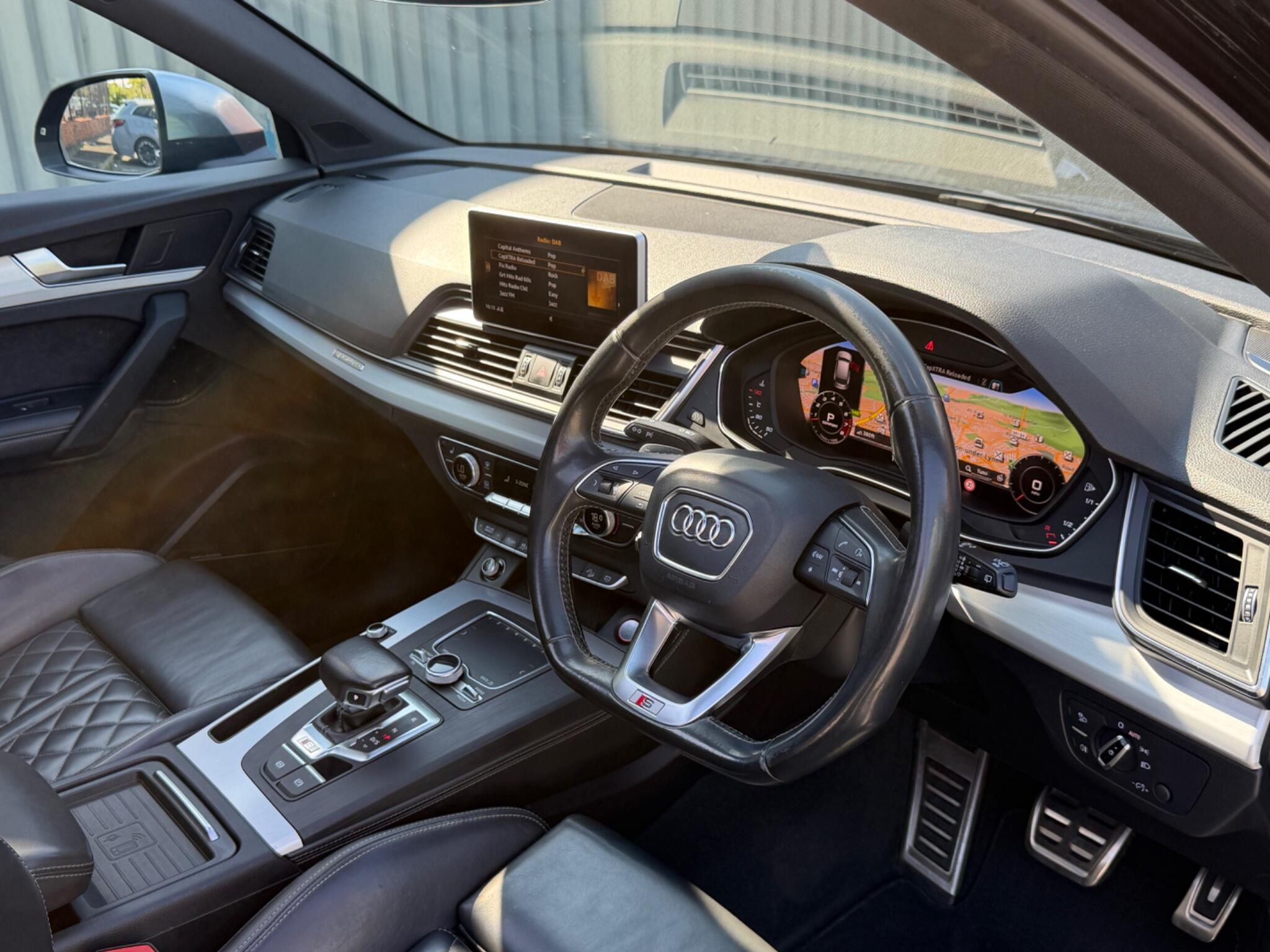 Audi SQ5 view 29
