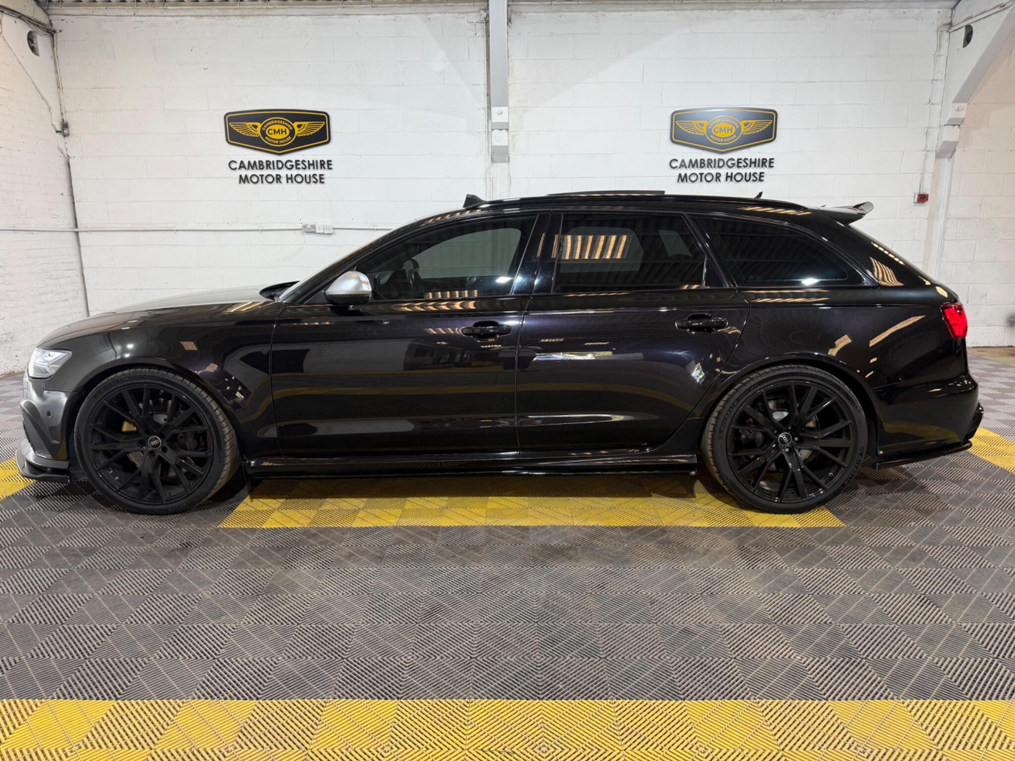 Audi RS6 view 10