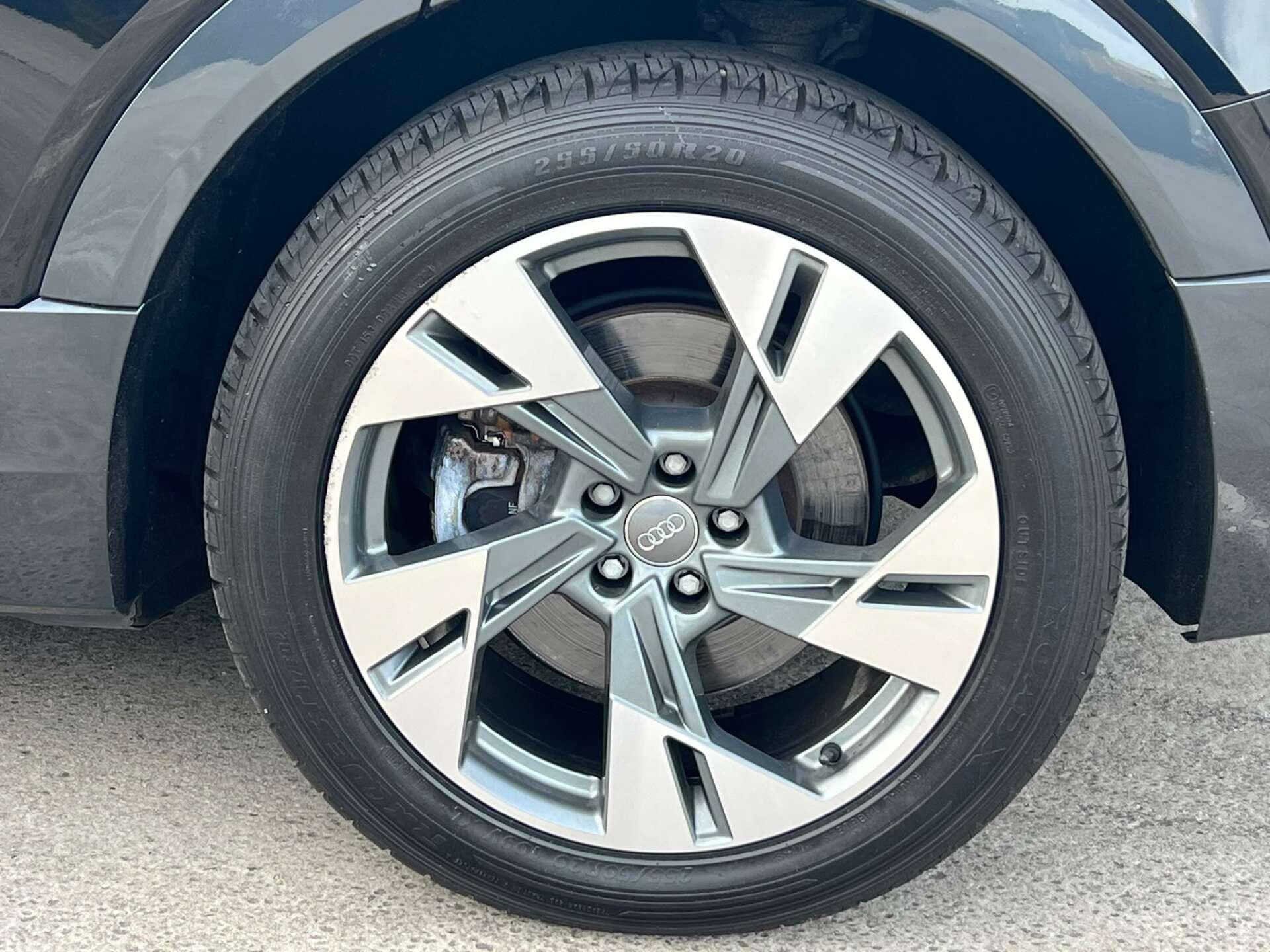 Audi E-Tron view 32