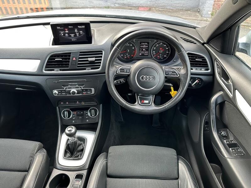 Audi Q3 view 10