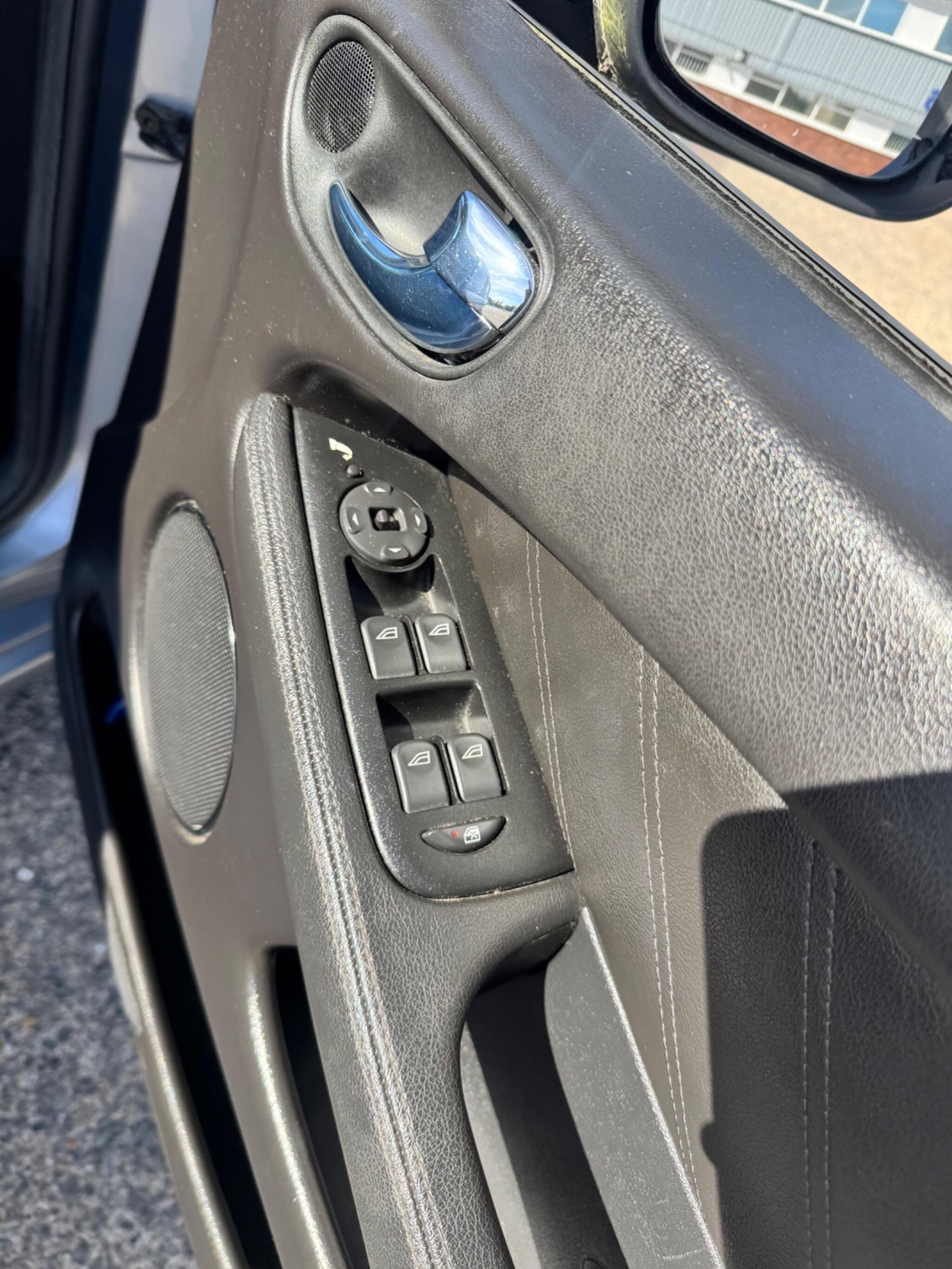 Jaguar X-Type view 31