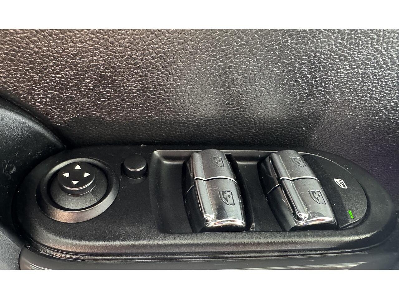 Mini Cooper view 24