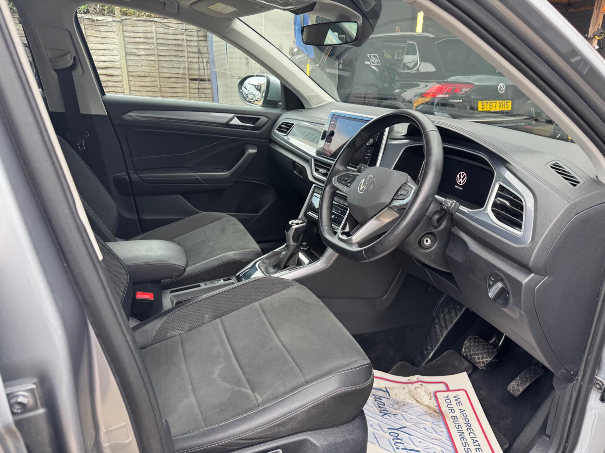 Volkswagen T-Roc view 13