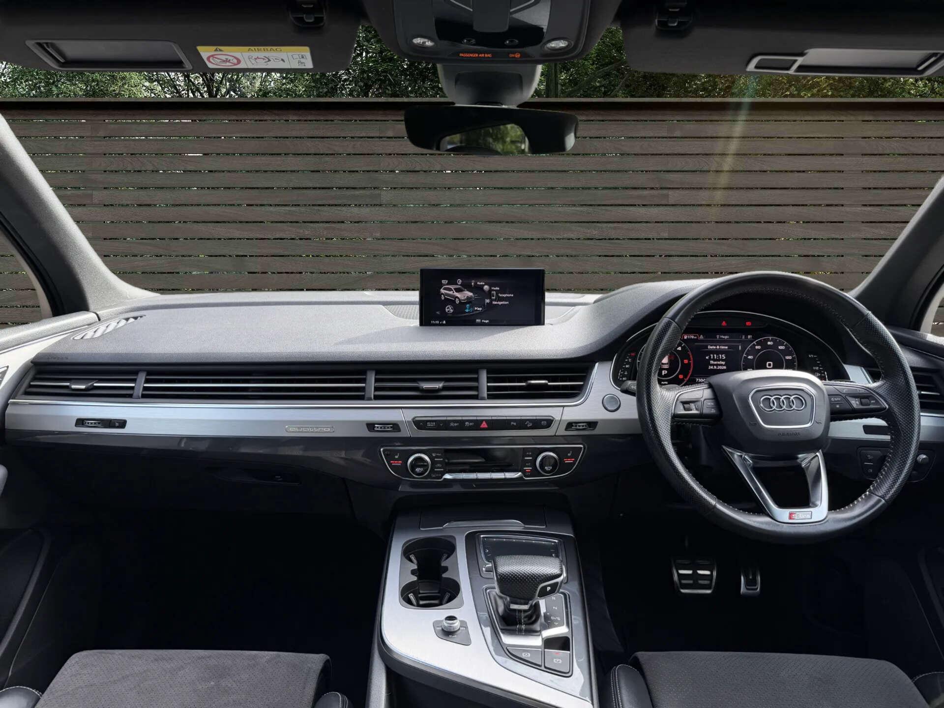 Audi Q7 view 4