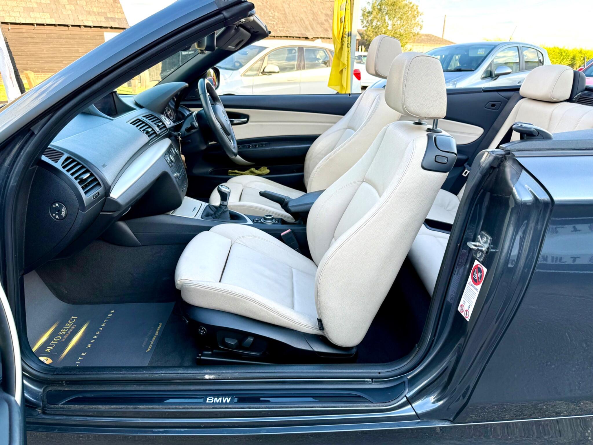 2012 BMW 1 Series image 30