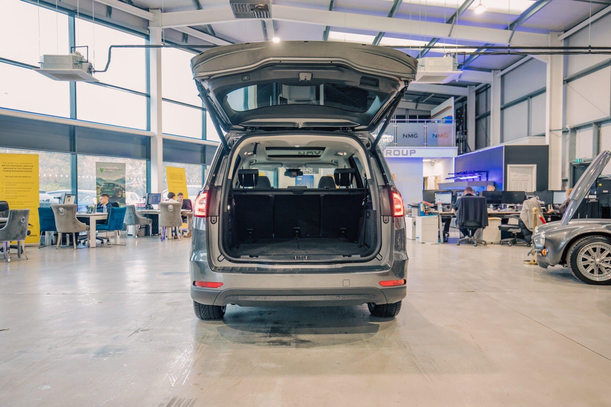 Ford Galaxy view 31