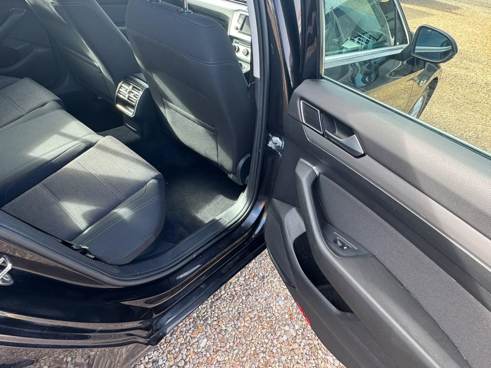 Volkswagen Passat view 21