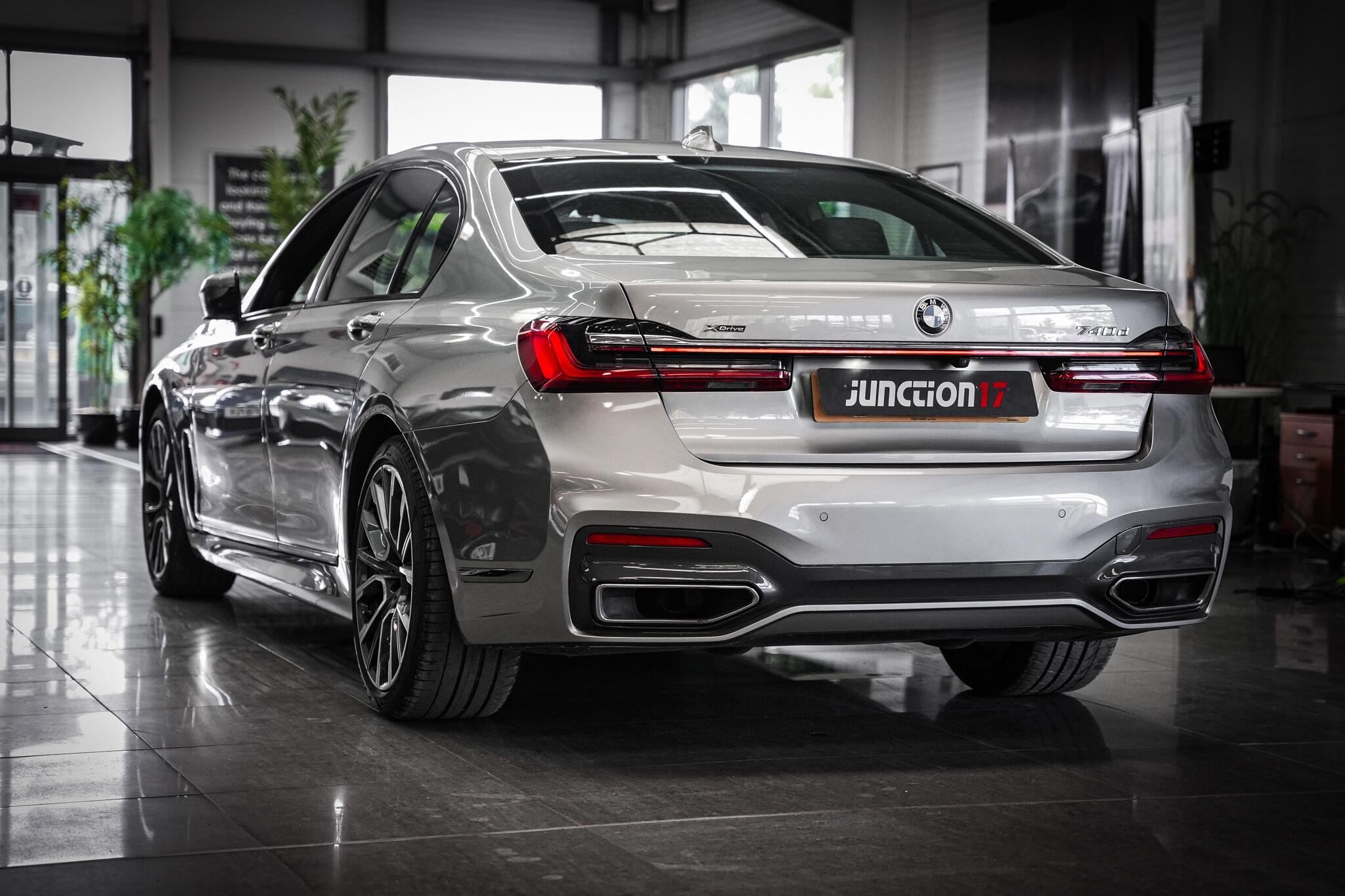 BMW 7 Series view 13