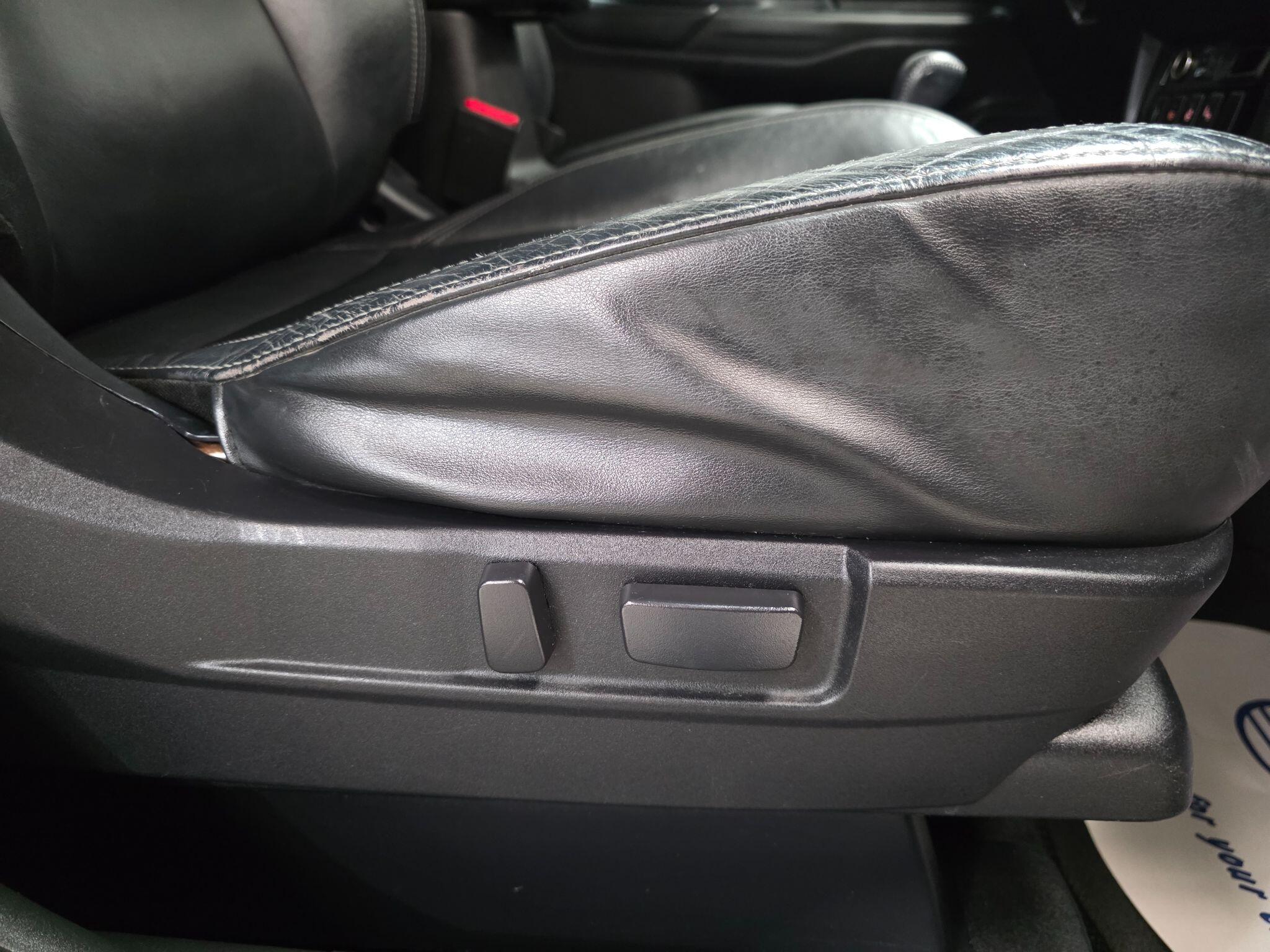 Mitsubishi Outlander view 14