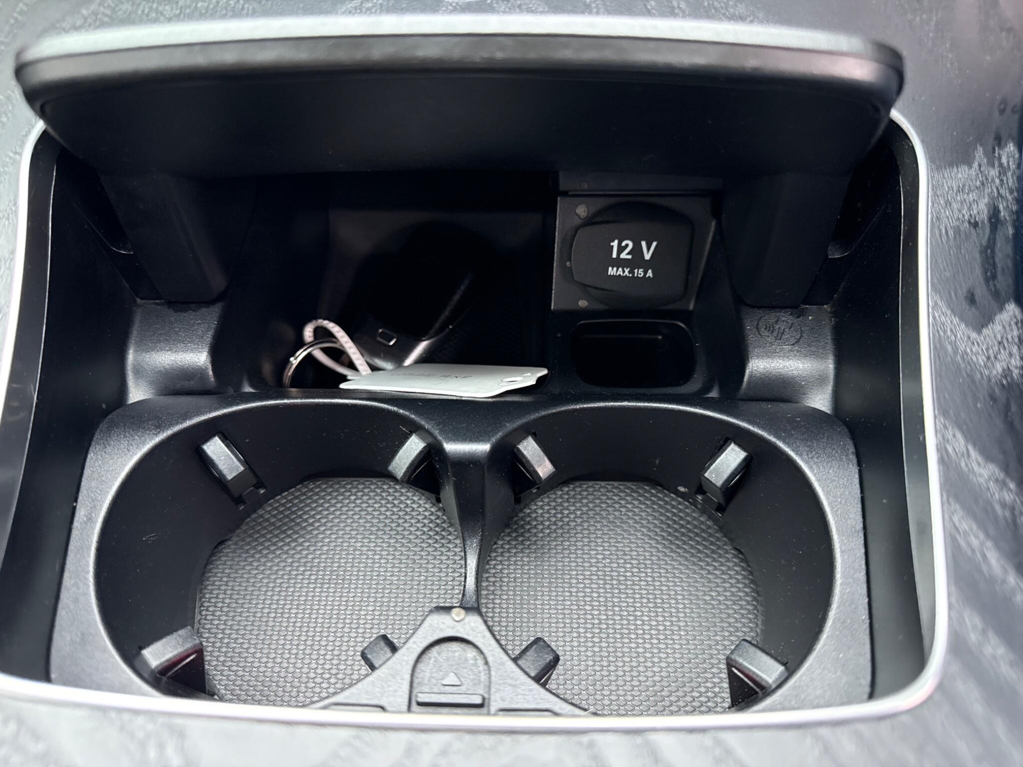 Mercedes-Benz E-Class view 31