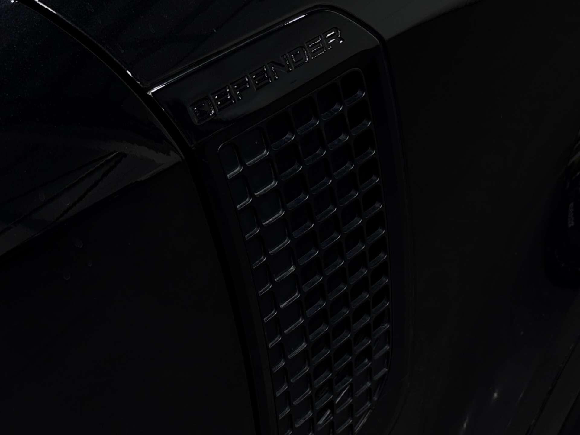 Land Rover Defender view 28