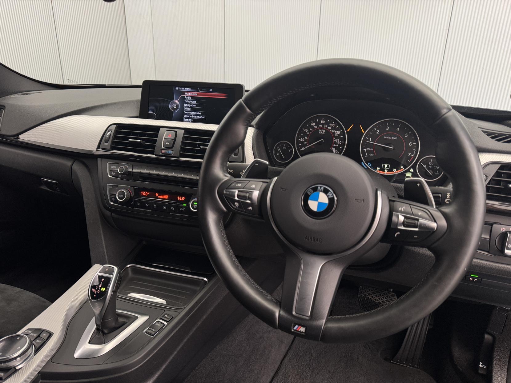 BMW 3 Series view 54