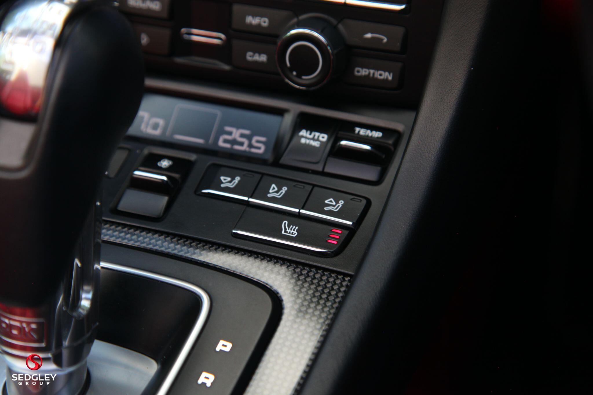 Porsche 911 view 30