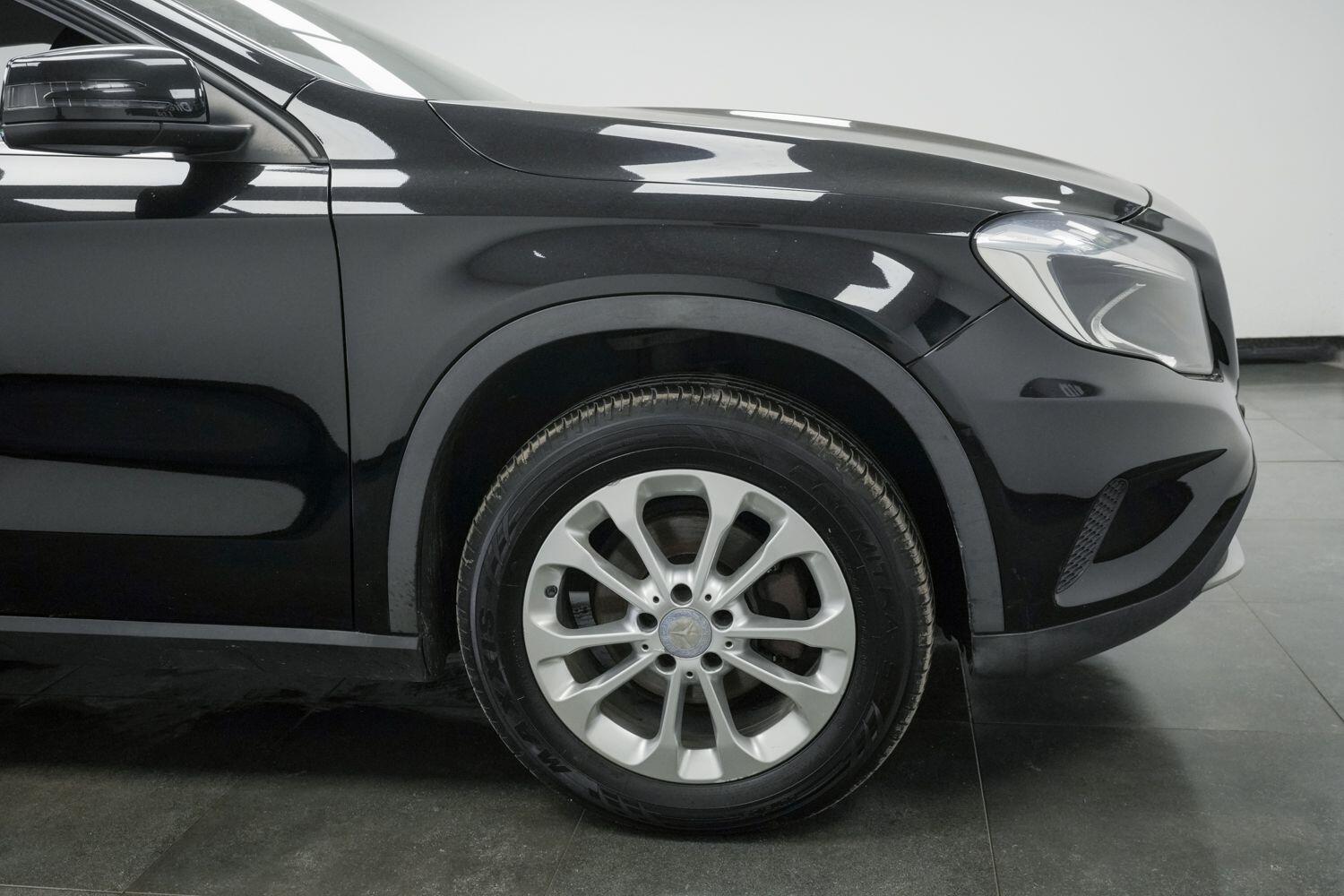 Mercedes-Benz Gla view 5