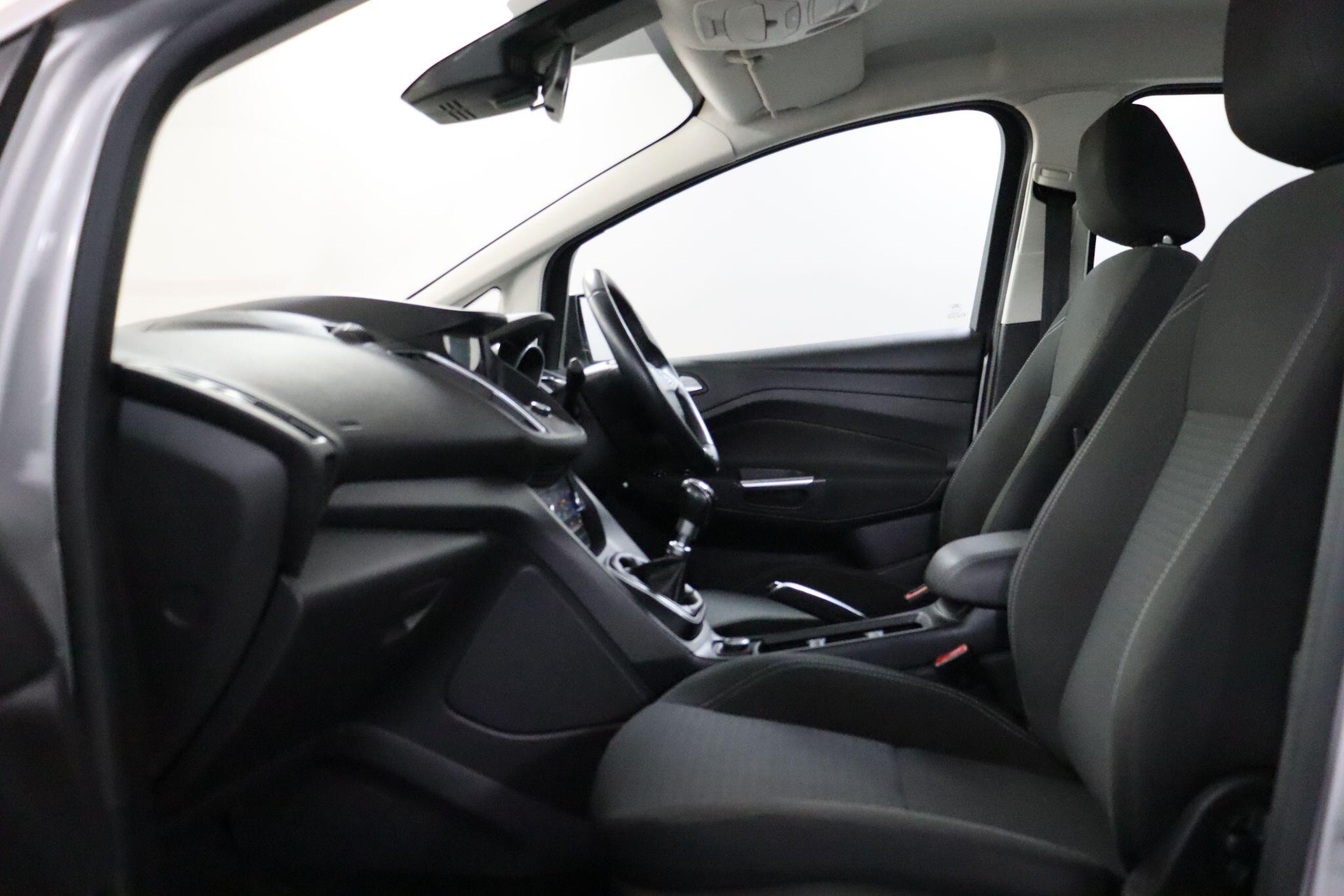 Ford C-Max view 41
