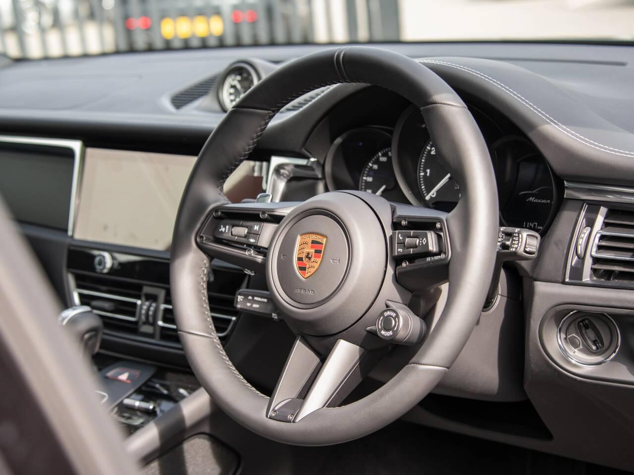 Porsche Macan view 38