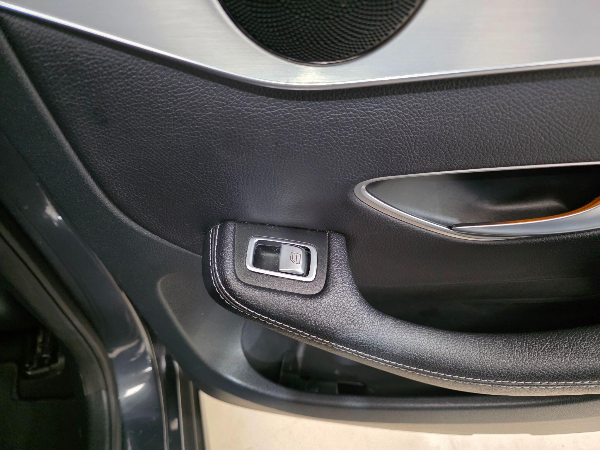 Mercedes-Benz GLC view 23