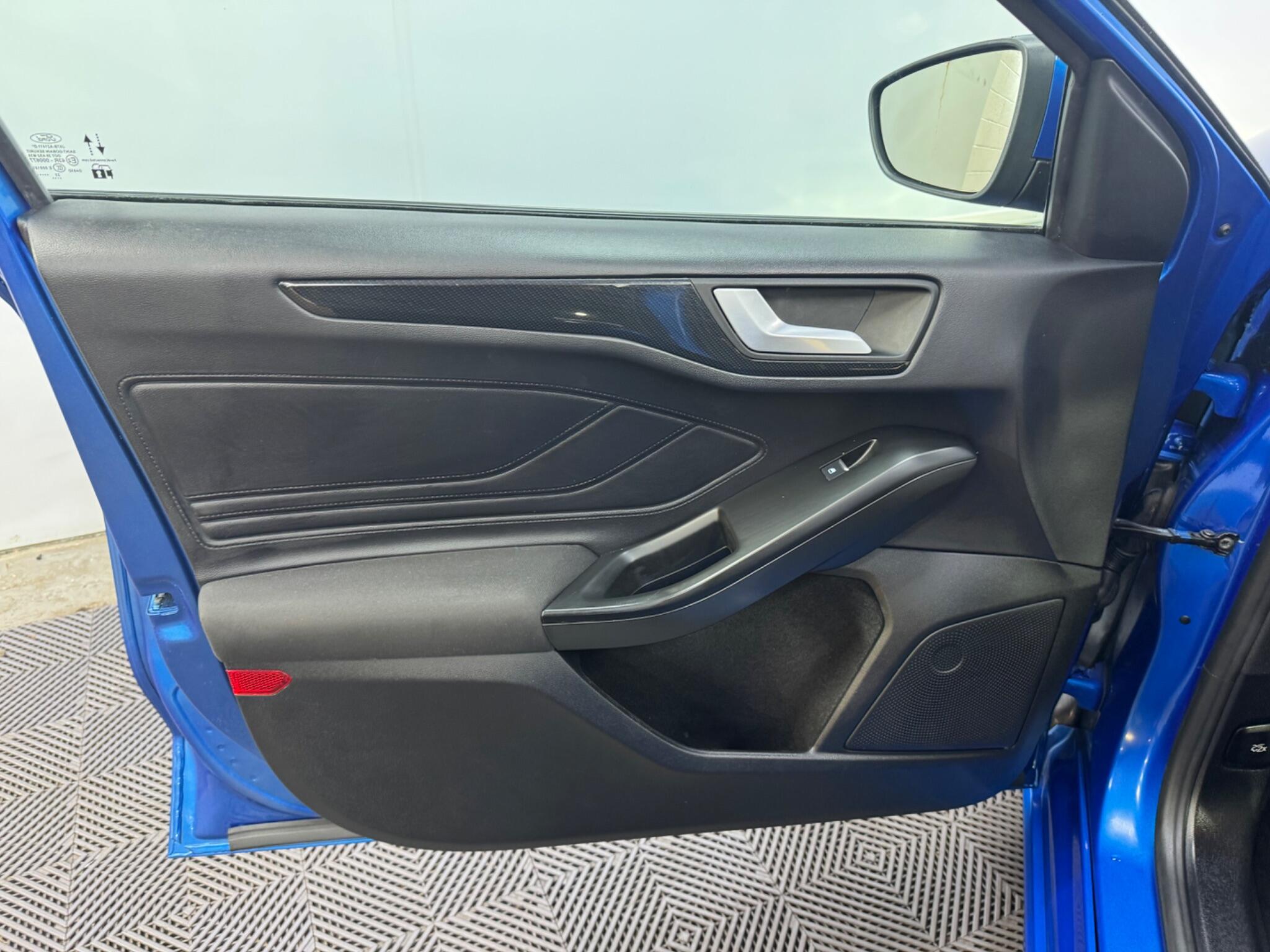 Ford Focus view 38