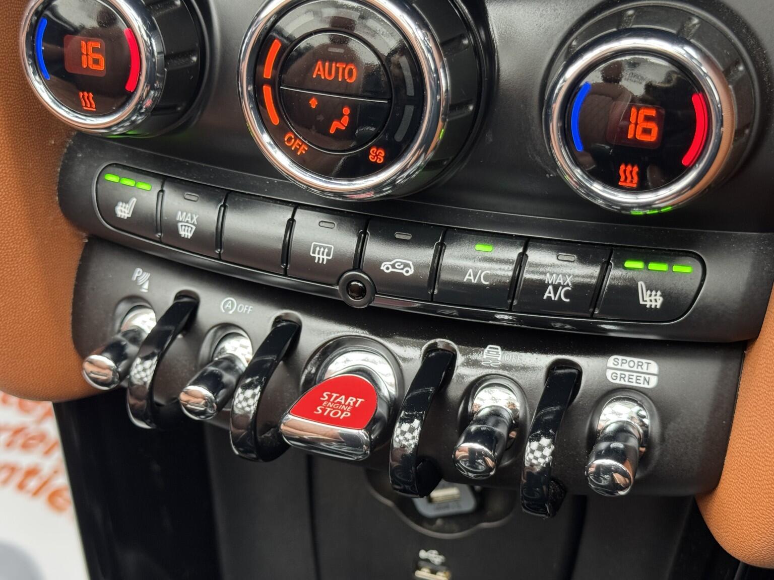 Mini Convertible view 24