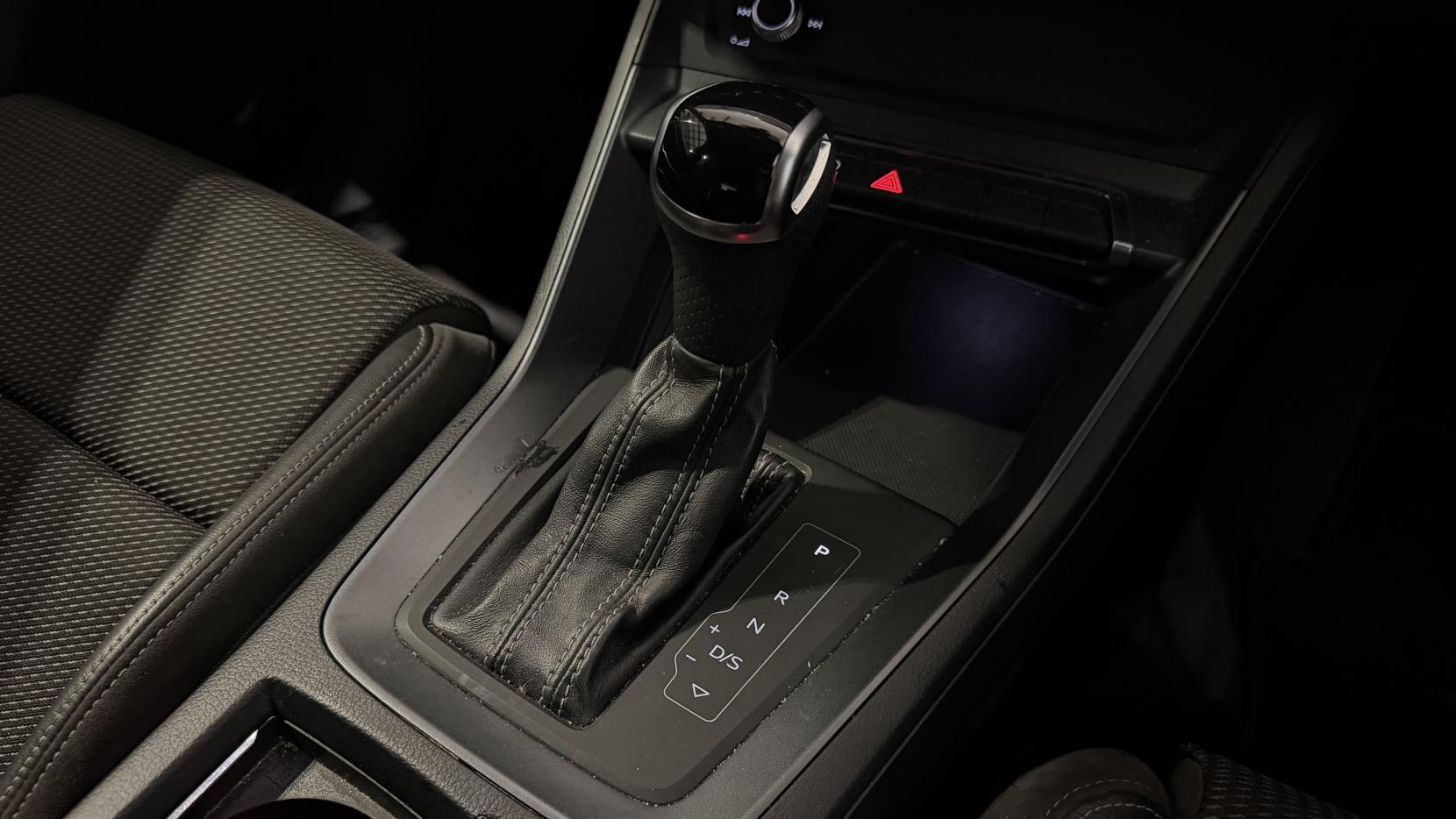 Audi Q3 view 21