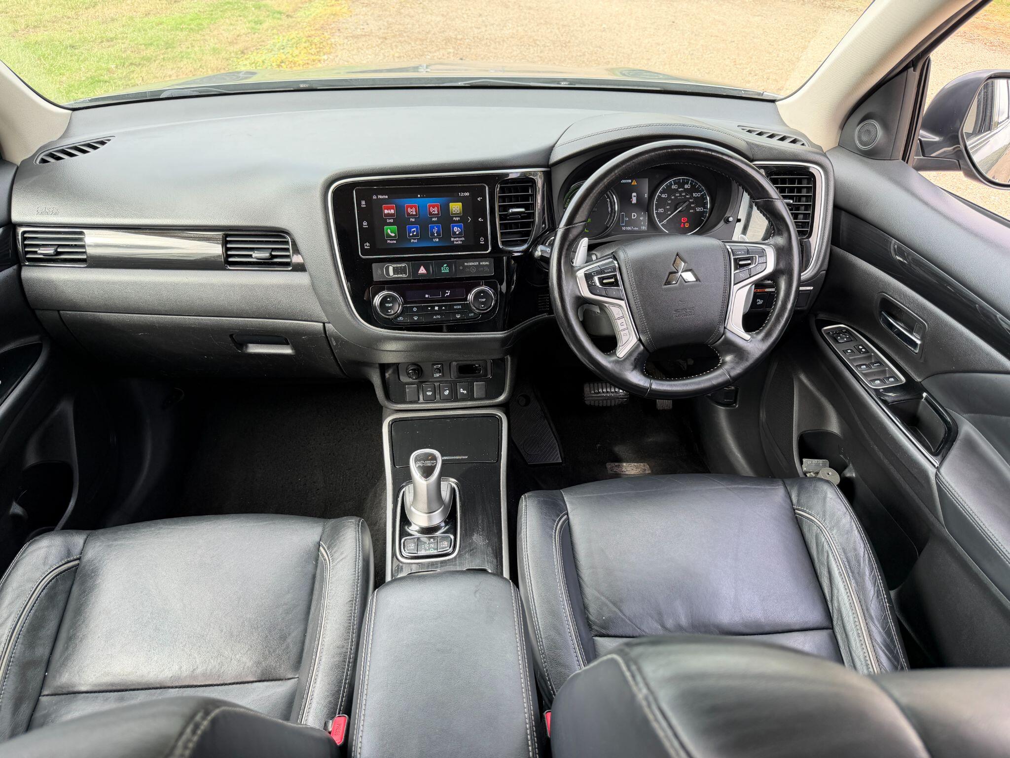 Mitsubishi Outlander view 31