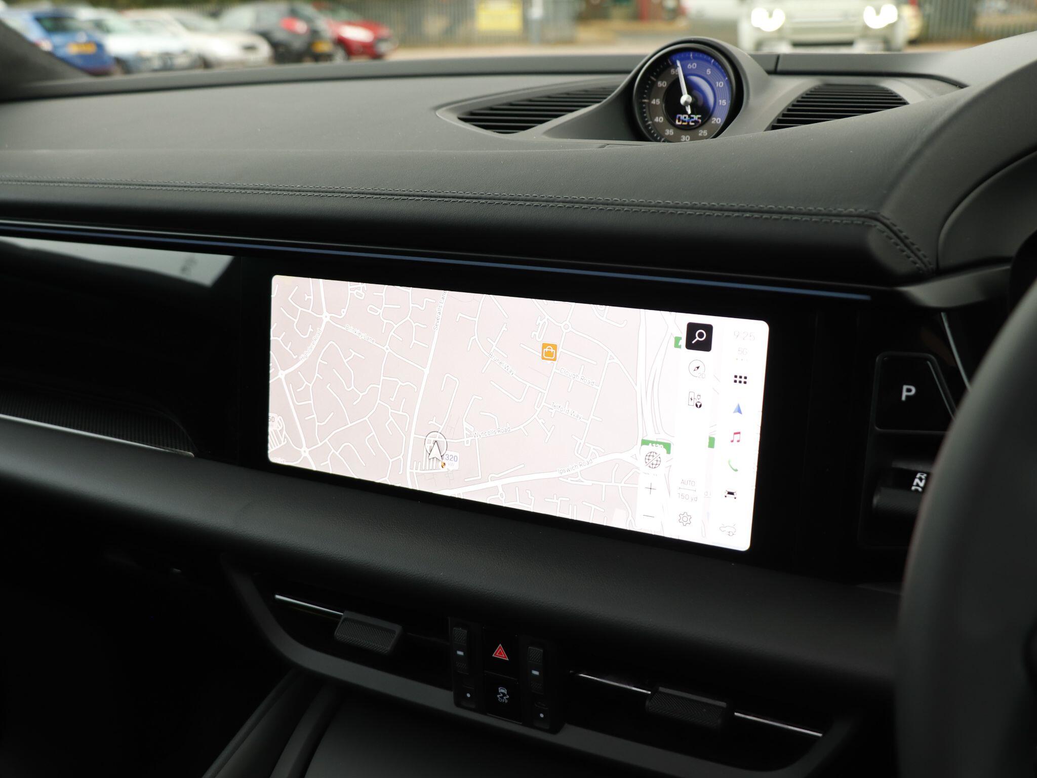 Porsche Macan view 15