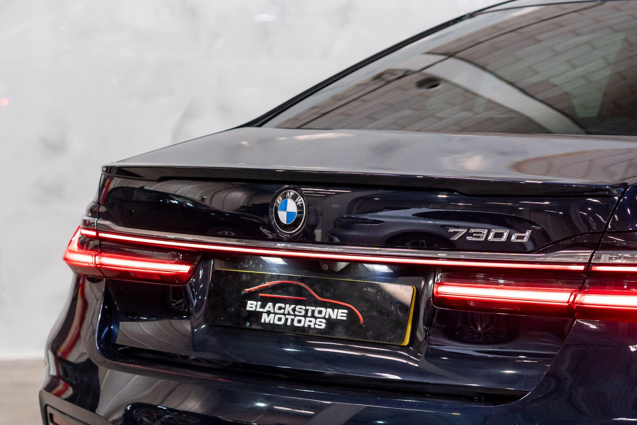 BMW 7 Series view 42